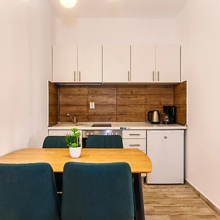 Uno- All Seasons With Garden View Apartment *