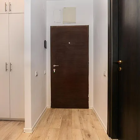Uno- All Seasons With Garden View Apartment *
