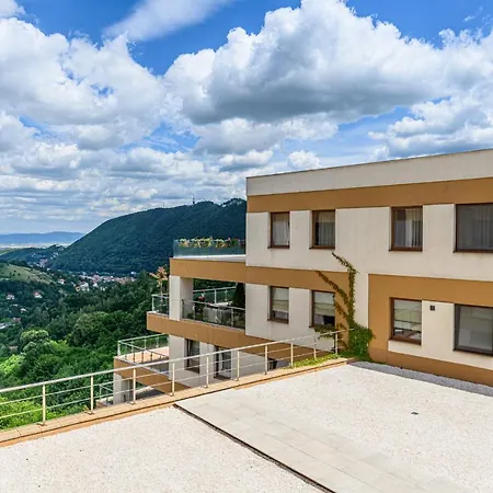 Uno- All Seasons With Garden View *
