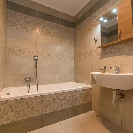 Uno- All Seasons With Garden View Apartment Brasov