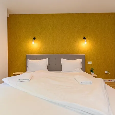 Uno- All Seasons With Garden View Apartment *