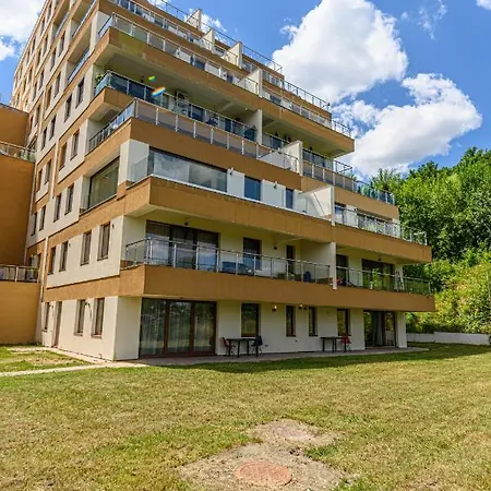 Uno- All Seasons With Garden View
