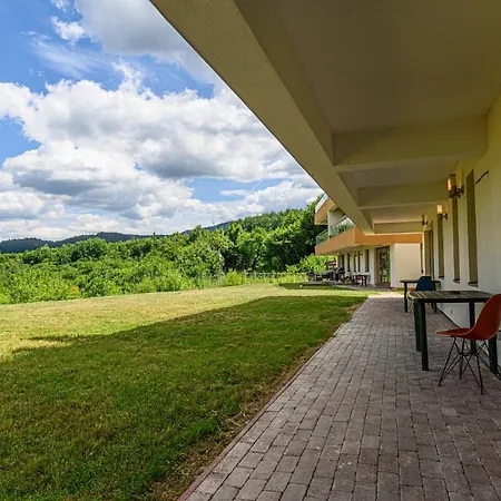 Uno- All Seasons With Garden View *