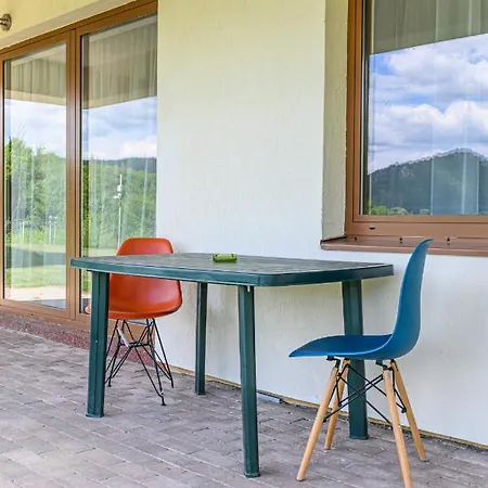 Uno- All Seasons With Garden View Apartment