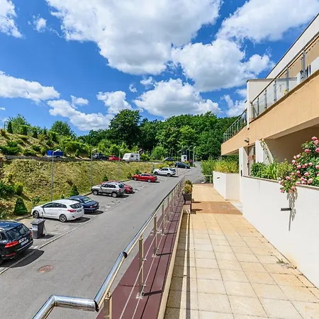 Uno- All Seasons With Garden View Apartment *